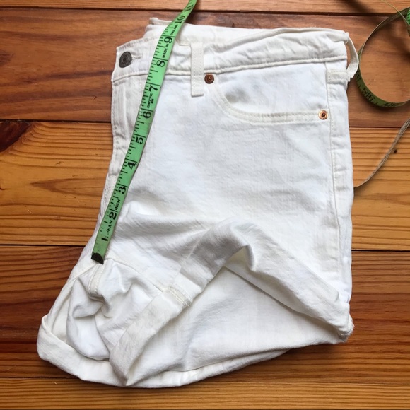 Levi’s White Denim Stretch Shorts, EUC, 29 - Picture 9 of 10